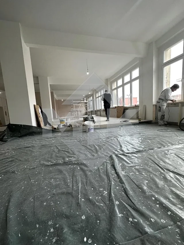 Mitarbeiter bei Oberflächenarbeiten