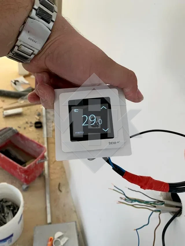 Digitales Thermostat einer Fußbodenheizung